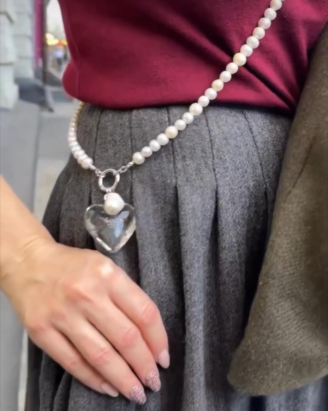 Трендові прикраси 2024: стиліст показала, на що повинна звернути увагу кожна дівчина